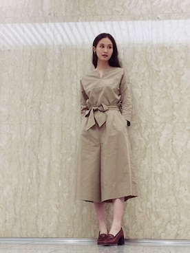 「Banner Barrett（バナーバレット）のCRルーズBL（シャツ/ブラウス、ベージュ系）」を使った、秦麻里子さん（レディース・170cm）の夏コーディネート