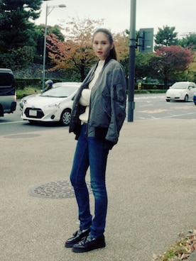 「Enasoluna（エナソルーナ）のアイテム（ピアス（両耳用））」を使った、秦麻里子さん（レディース・170cm）の秋コーディネート