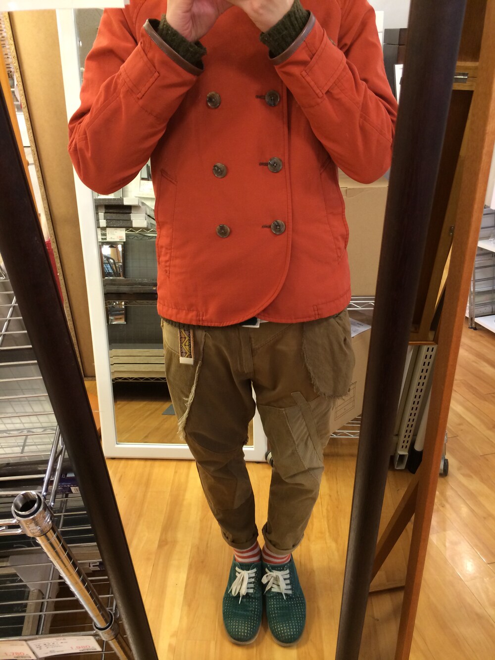 「FRAPBOISのトパレンカ（トレンチコート、オレンジ系）」を使った、yokoyamaaさん（メンズ・175cm）の春コーディネートの1枚目の写真