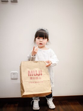 「小鹿のアイテム（シャツ/ブラウス、ホワイト系）」を使った、小卡诅咒黑眼圈さんの春コーディネート