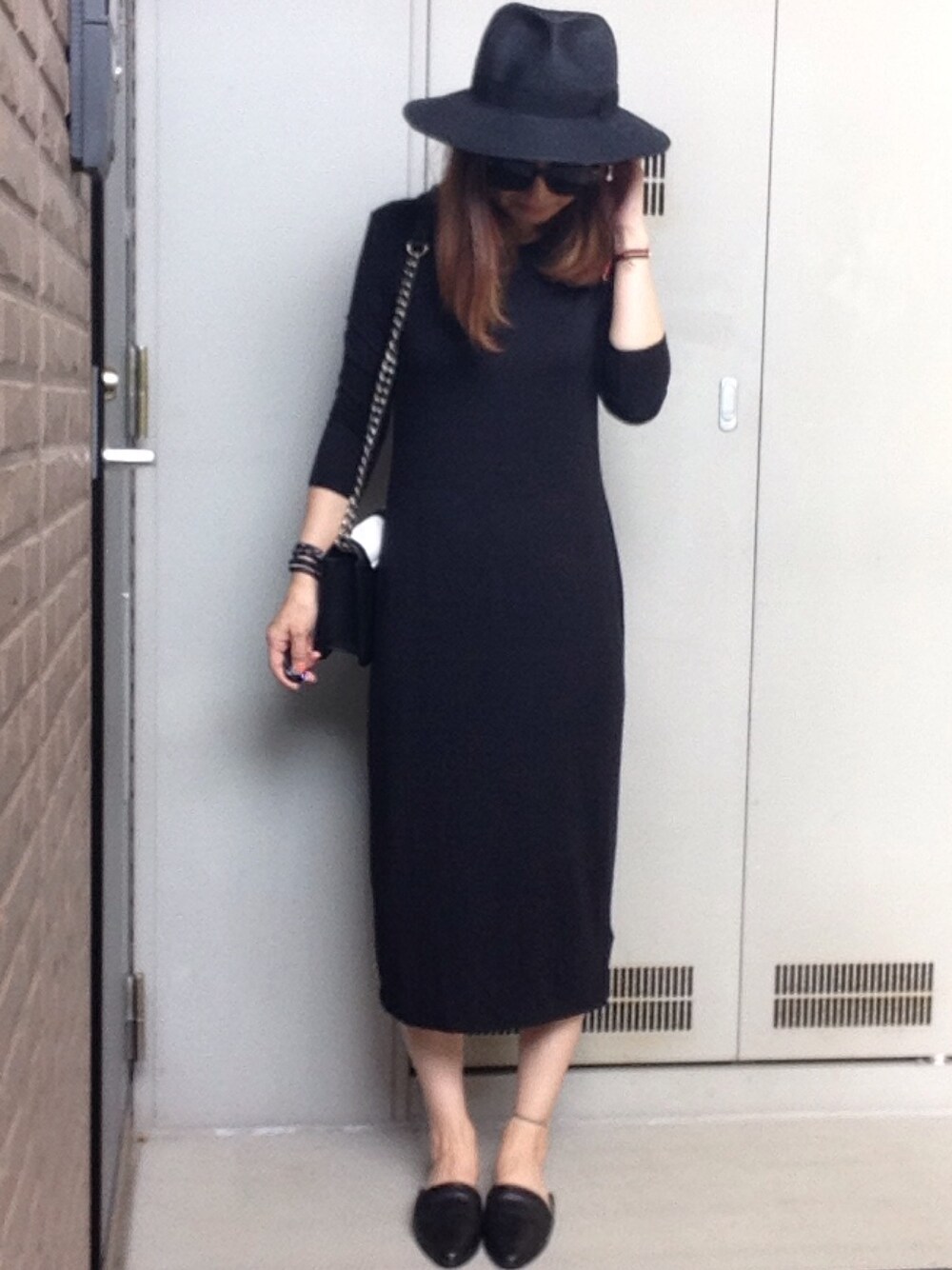 「ワンピース、ツバ広ハット、黒、H&M、FOREVER 21、AZUL by moussy」｜「AZUL by moussyのアイテム（ハット、ブラック系）」を使った、YUKA.さん（レディース・165cm）の夏コーディネートの1枚目の写真