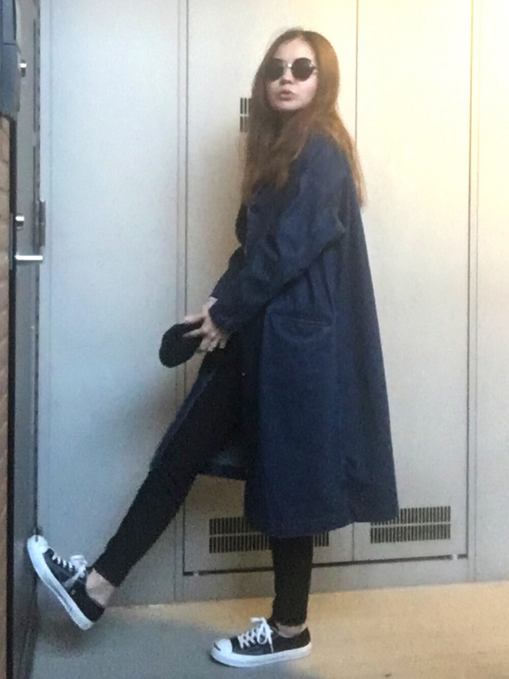 「シンプルコーデ、オトナカジュアル、ラフ、ootd、コンバース、ジャックパーセル、デニムチェスターコート、チェスターコート、デニム、パンツスタイル」｜「GUのアイテム（チェスターコート、ブルー系）」を使った、YUKA.さん（レディース・165cm）の春コーディネートの1枚目の写真