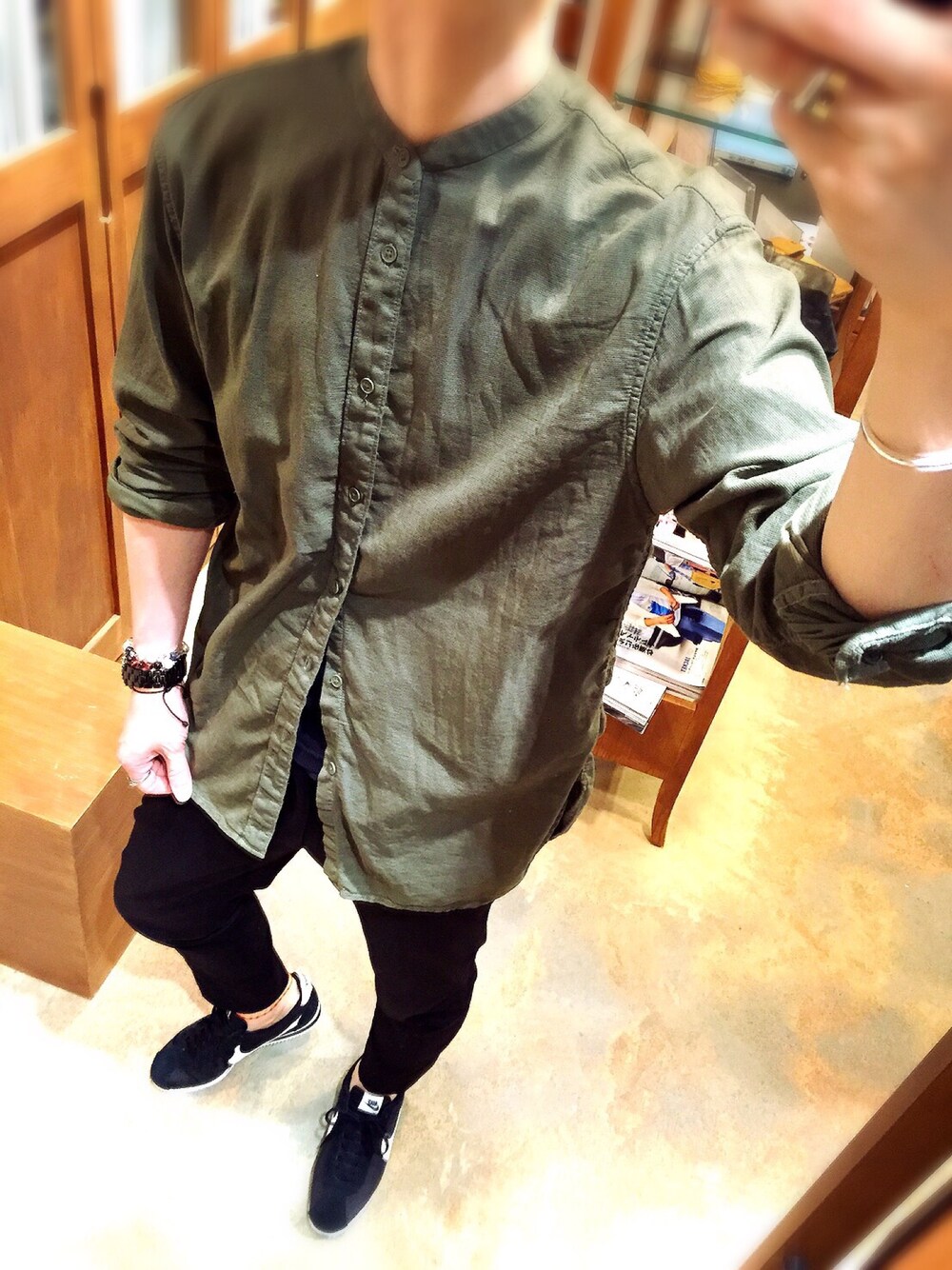 「スニーカーコーデ、バンドカラー、ロングシャツ」｜「Adam et Rope A・E・Rのアイテム（シャツ/ブラウス、グリーン系）」を使った、すずきんぐさん（メンズ・178cm）の夏コーディネートの1枚目の写真