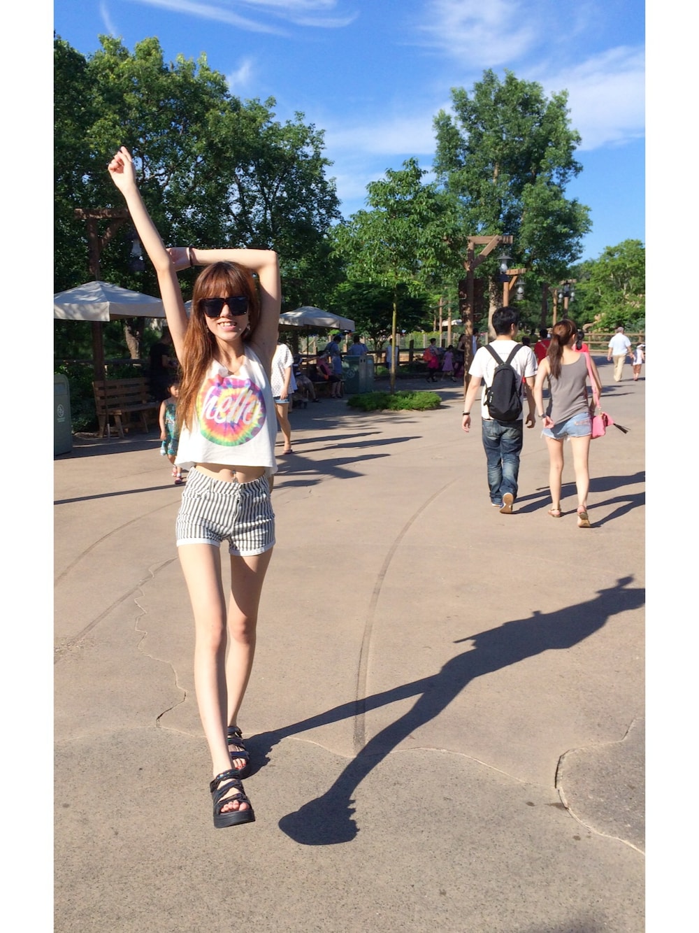 「summer、disney、Hong Kong、holiday」｜「Arnold Palmerのアイテム（サンダル、その他）」を使った、jnfさん（メンズ・170cm）の夏コーディネートの1枚目の写真