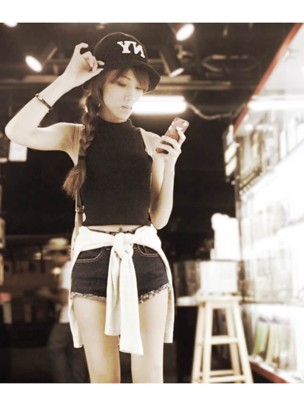 「Hong Kong、STYLE、Japan、TOPSHOP、ALAND」｜「A landのアイテム（ハット、ブラック系）」を使った、jnfさん（レディース・170cm）の秋コーディネートの1枚目の写真
