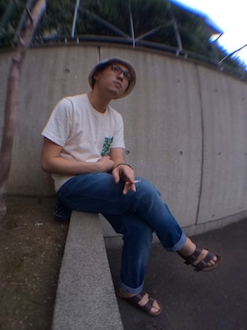 「UNIQLO Tシャツ」｜「アイテム（サンダル）」を使った、わたなべさん（メンズ・171cm）の夏コーディネート