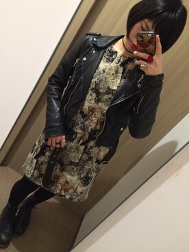 「猫」｜「アイテム（ライダースジャケット）」を使った、わみさん（レディース・151cm）の冬コーディネート