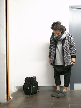 「UNIQLO Tシャツ」｜「アイテム（その他シューズ）」を使った、higeさん（メンズ・165cm）の秋コーディネート