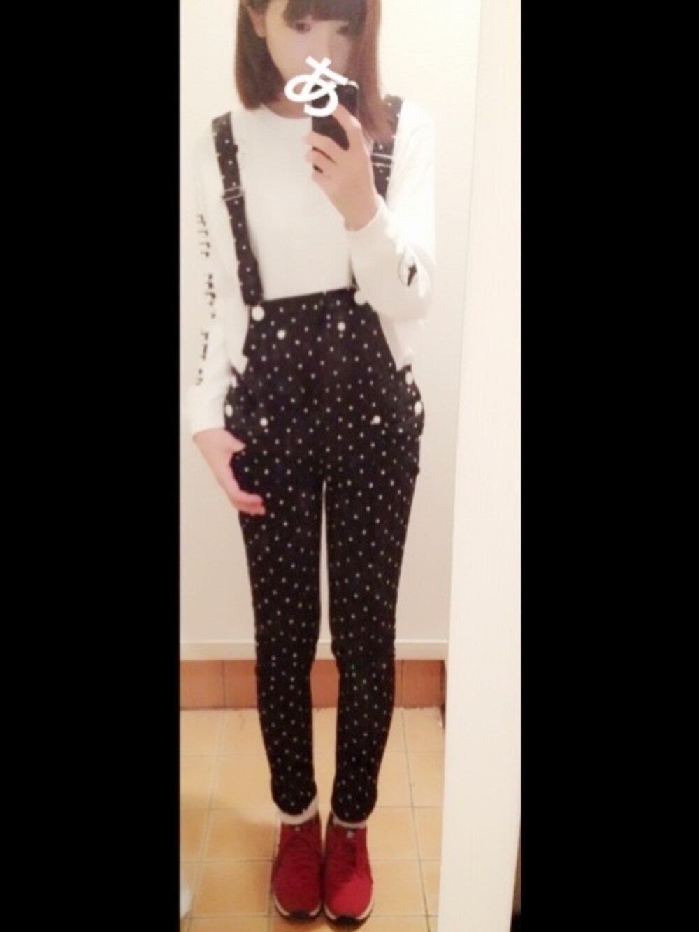 「オーバーオール、MILKFED.、CATCOPY、Onitsuka Tiger」｜「MILKFED.のPRINTED SKINNY SALOPETTE（サロペット/オーバーオール、ブラック系）」を使った、AMI😊さん（レディース・156cm）の冬コーディネートの1枚目の写真