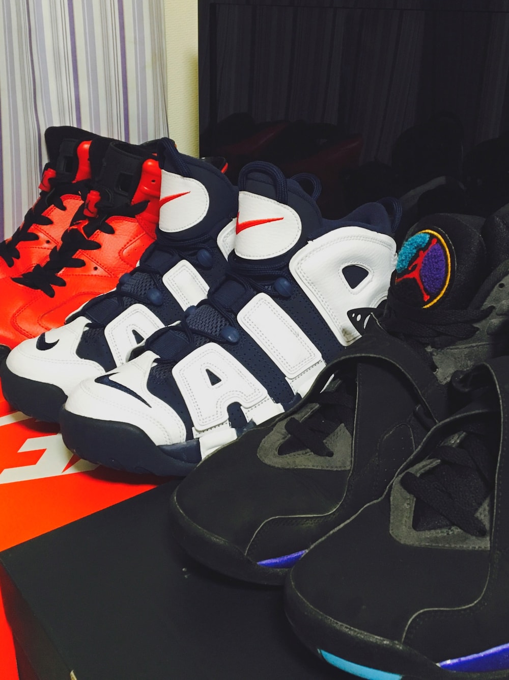 「NIKE、air Jordan 6、air jordan 8、MORE UPTEMPO OLYMPIC」｜「AIR JORDANのAIR JORDAN 8 RETRO Aqua（スニーカー、ブラック系）」を使った、K11さん（メンズ・172cm）の秋コーディネートの1枚目の写真