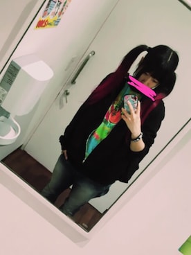 「RNA（アールエヌエー）のアイテム（デニムパンツ、ブルー系）」を使った、ひ みさん（レディース・160cm）の冬コーディネート