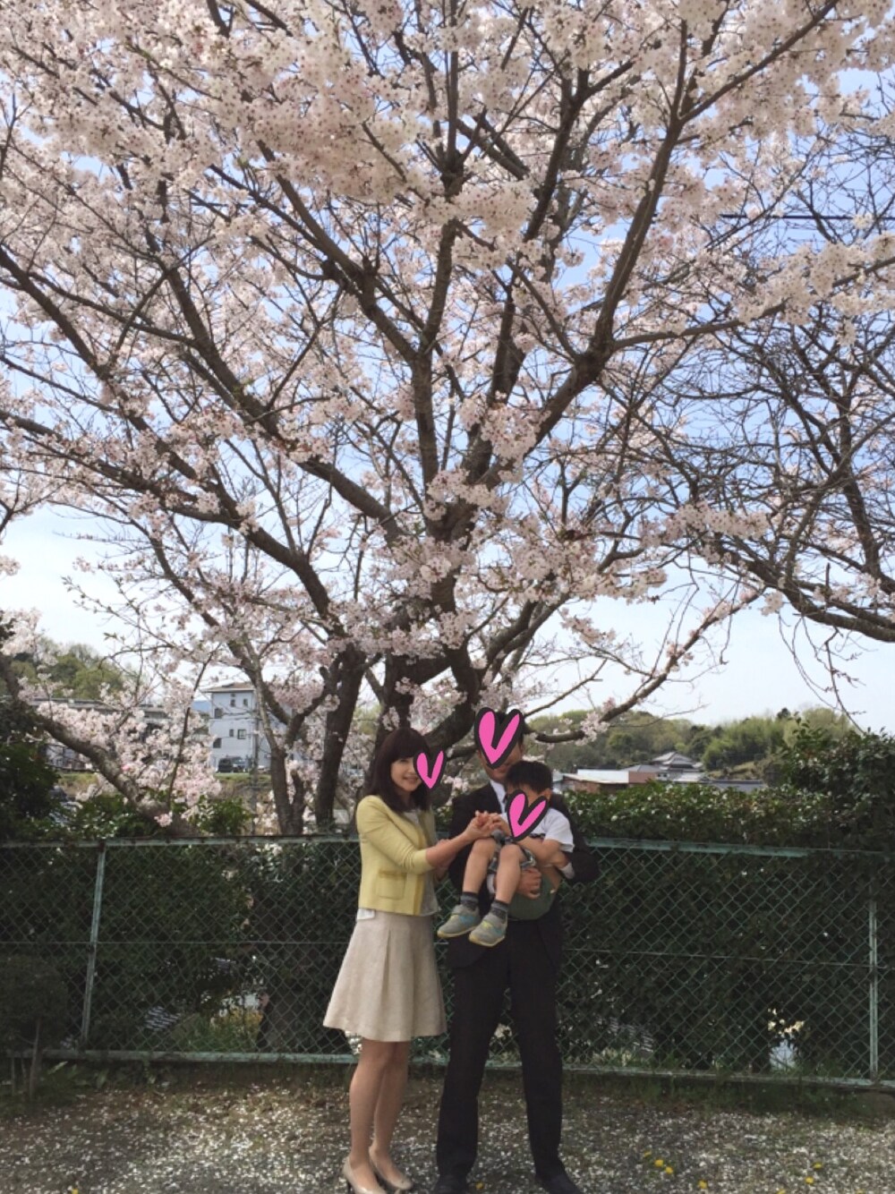 「入園式、桜」｜「fredy emueのアイテム（ノーカラージャケット、イエロー系）」を使った、keep bleeding blueさん（レディース・170cm）の春コーディネートの1枚目の写真