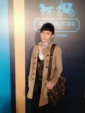 「BURBERRY（バーバリー）のアイテム（トレンチコート、グリーン系）」を使った、陳奇さん（メンズ・170cm）の夏コーディネート