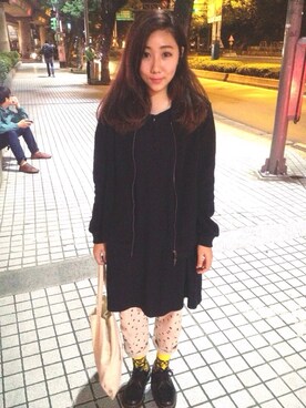「A.P.C.（アーペーセー）のアイテム（クラッチバッグ、ベージュ系）」を使った、楊以珩 Zoey Yangさん（レディース・163cm）の春コーディネート