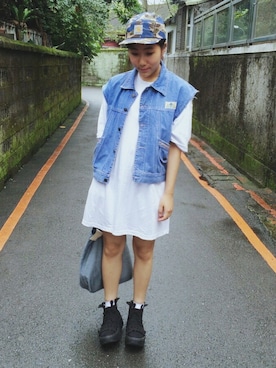 「Carhartt（カーハート）のアイテム（キャップ、ブルー系）」を使った、楊以珩 Zoey Yangさん（レディース・163cm）の夏コーディネート