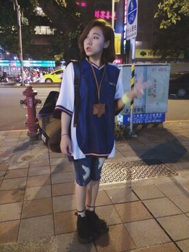 「NIKE（ナイキ）のアイテム（スウェット、ブルー系）」を使った、楊以珩 Zoey Yangさん（レディース・163cm）の夏コーディネート