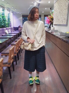 「Carhartt（カーハート）のアイテム（ニットキャップ/ビーニー、グレー系）」を使った、楊以珩 Zoey Yangさん（レディース・163cm）の秋コーディネート
