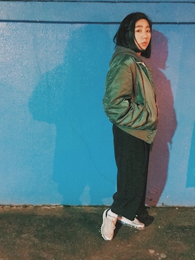 「AIR MAX」｜「アイテム（ミリタリージャケット）」を使った、楊以珩 Zoey Yangさん（レディース・163cm）の秋コーディネート