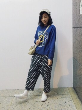 「VANS（バンズ）のアイテム（モカシン/デッキシューズ、ホワイト系）」を使った、楊以珩 Zoey Yangさん（レディース・163cm）の秋コーディネート