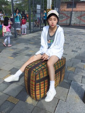 「ROUND HOUSE（ラウンドハウス）のアイテム（キャップ、ベージュ系）」を使った、楊以珩 Zoey Yangさん（レディース・163cm）の秋コーディネート