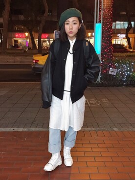 「Dr. Martens（ドクターマーチン）のアイテム（ブーツ、ホワイト系）」を使った、楊以珩 Zoey Yangさん（レディース・163cm）の冬コーディネート