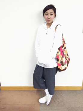 「Marc by Marc Jacobs（マークバイマークジェイコブス）のアイテム（トートバッグ、レッド系）」を使った、楊以珩 Zoey Yangさん（レディース・163cm）の冬コーディネート