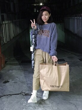 「NIKE（ナイキ）のNIKE AIR FORCE 1 LOW GS（スニーカー、ホワイト系）」を使った、楊以珩 Zoey Yangさん（レディース・163cm）の冬コーディネート