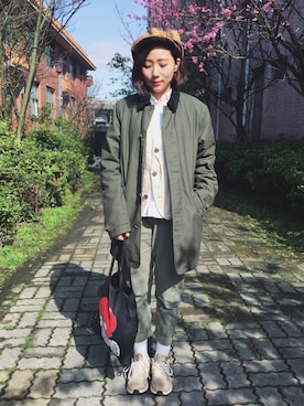 「NEW BALANCE（ニューバランス）のアイテム（スニーカー、ベージュ系）」を使った、楊以珩 Zoey Yangさん（レディース・163cm）の冬コーディネート