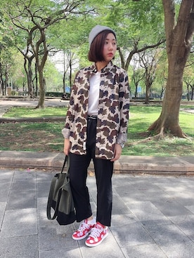 「Carhartt WIP（カーハートダブリューアイピー）のアイテム（シャツ/ブラウス、グリーン系）」を使った、楊以珩 Zoey Yangさん（レディース・163cm）の冬コーディネート
