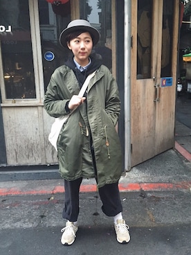 「NEW BALANCE（ニューバランス）のアイテム（スニーカー、ベージュ系）」を使った、楊以珩 Zoey Yangさん（レディース・163cm）の春コーディネート