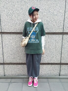 「NIKE（ナイキ）のアイテム（スニーカー、ピンク系）」を使った、楊以珩 Zoey Yangさん（レディース・163cm）の春コーディネート