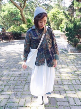 「Carhartt（カーハート）のアイテム（ニットキャップ/ビーニー、グレー系）」を使った、楊以珩 Zoey Yangさん（レディース・163cm）の春コーディネート