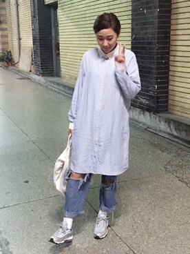 「GLOBAL WORK（グローバルワーク）のアイテム（シャツ/ブラウス、ブルー系）」を使った、楊以珩 Zoey Yangさん（レディース・163cm）の夏コーディネート
