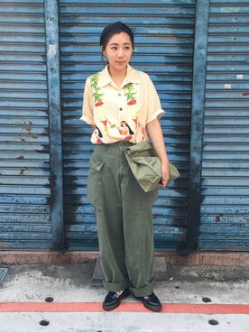 「VINTAGE（ヴィンテージ）のアイテム（シャツ/ブラウス、ベージュ系）」を使った、楊以珩 Zoey Yangさん（レディース・163cm）の秋コーディネート