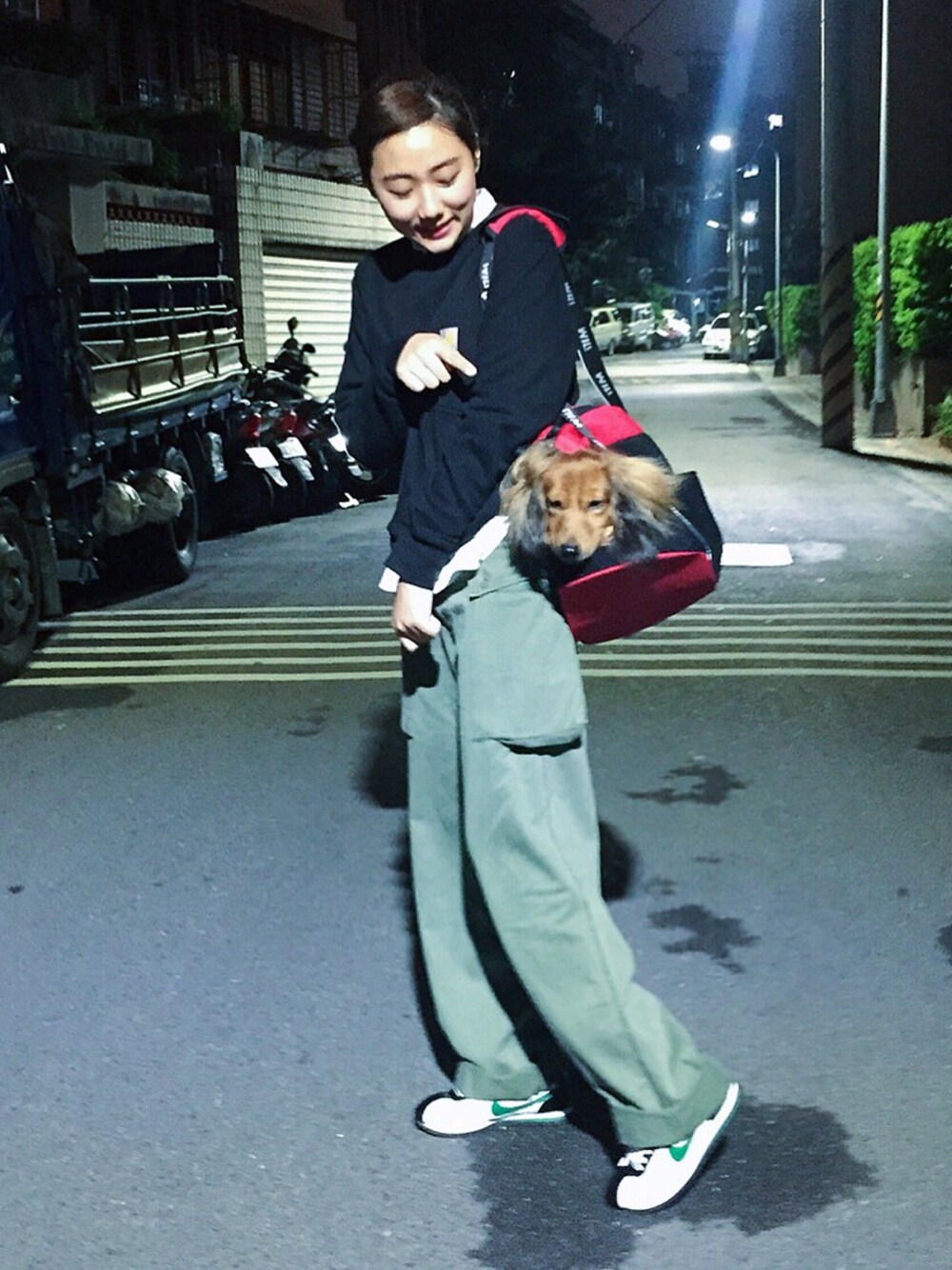 「ootd、Carhartt WIP(Carhartt WIP)、vintage、NIKE」｜「Carhartt WIPのアイテム（その他トップス、ブラック系）」を使った、楊以珩 Zoey Yangさん（レディース・163cm）の秋コーディネートの1枚目の写真