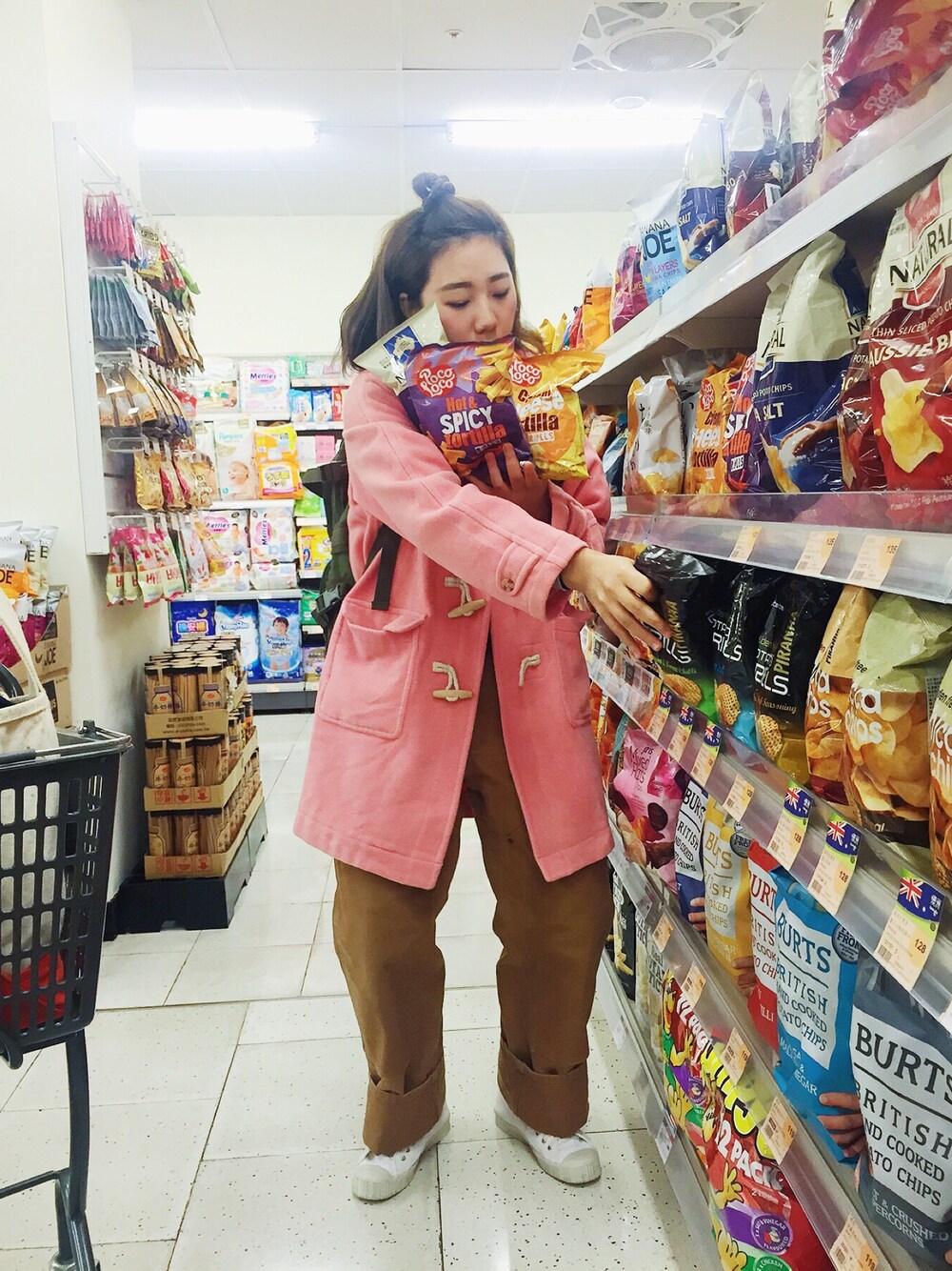 「ootd、used、SPALWART、carhartt」｜「Carhartt WIPのアイテム（チノパンツ、ブラウン系）」を使った、楊以珩 Zoey Yangさん（レディース・163cm）の秋コーディネートの1枚目の写真
