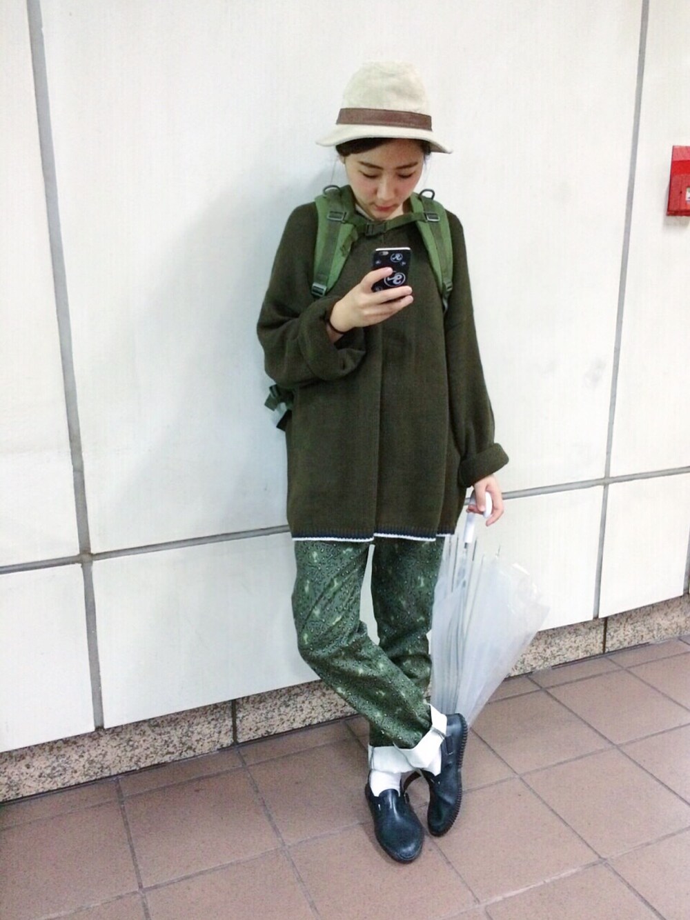 「ootd、NEIGHBORHOOD、mercibeaucoup,、used」｜「NEIGHBORHOODのアイテム（ハット、ベージュ系）」を使った、楊以珩 Zoey Yangさん（レディース・163cm）の冬コーディネートの1枚目の写真