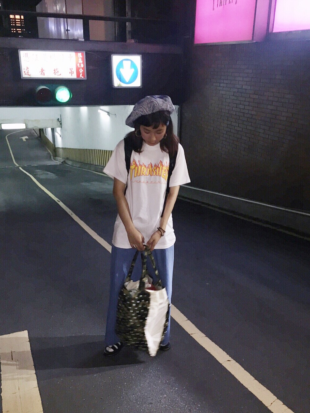 「ootd、GDC、CA4LA、THRASHER、Dr.Martens」｜「GDCのGDC×CA4LA reversible paisley beret（ハンチング/ベレー帽、ブルー系）」を使った、楊以珩 Zoey Yangさん（レディース・163cm）の夏コーディネートの1枚目の写真