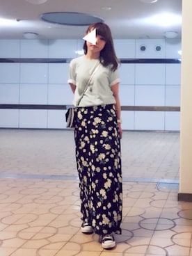 「花柄 スカート」｜「アイテム（バッグ）」を使った、ミッチェルさん（レディース・158cm）の夏コーディネート
