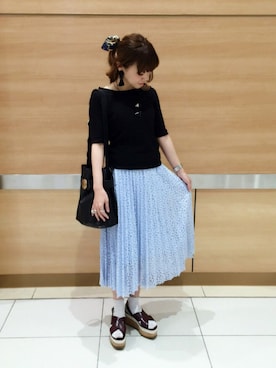 「LOWRYS FARM（ローリーズファーム）のシシュウレースプリーツスカート　717157 （スカート、ブルー系）」を使った、ミッチェルさん（レディース・158cm）の春コーディネート