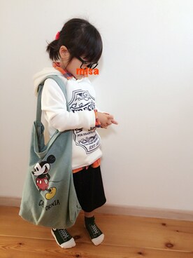 「AZUL by moussy（アズールバイマウジー）のアイテム（スウェット）」を使った、misaさん（キッズ・100cm）の秋コーディネート