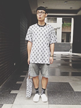 「MONKI（モンキ）のアイテム（アクセサリー）」を使った、Mud Chen x Guan Tuanさん（メンズ・167cm）の夏コーディネート