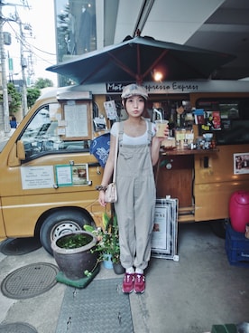 「アイテム（つなぎ/オールインワン、ベージュ系）」を使った、朱奈奈chunanaさん（レディース・160cm）の秋コーディネート