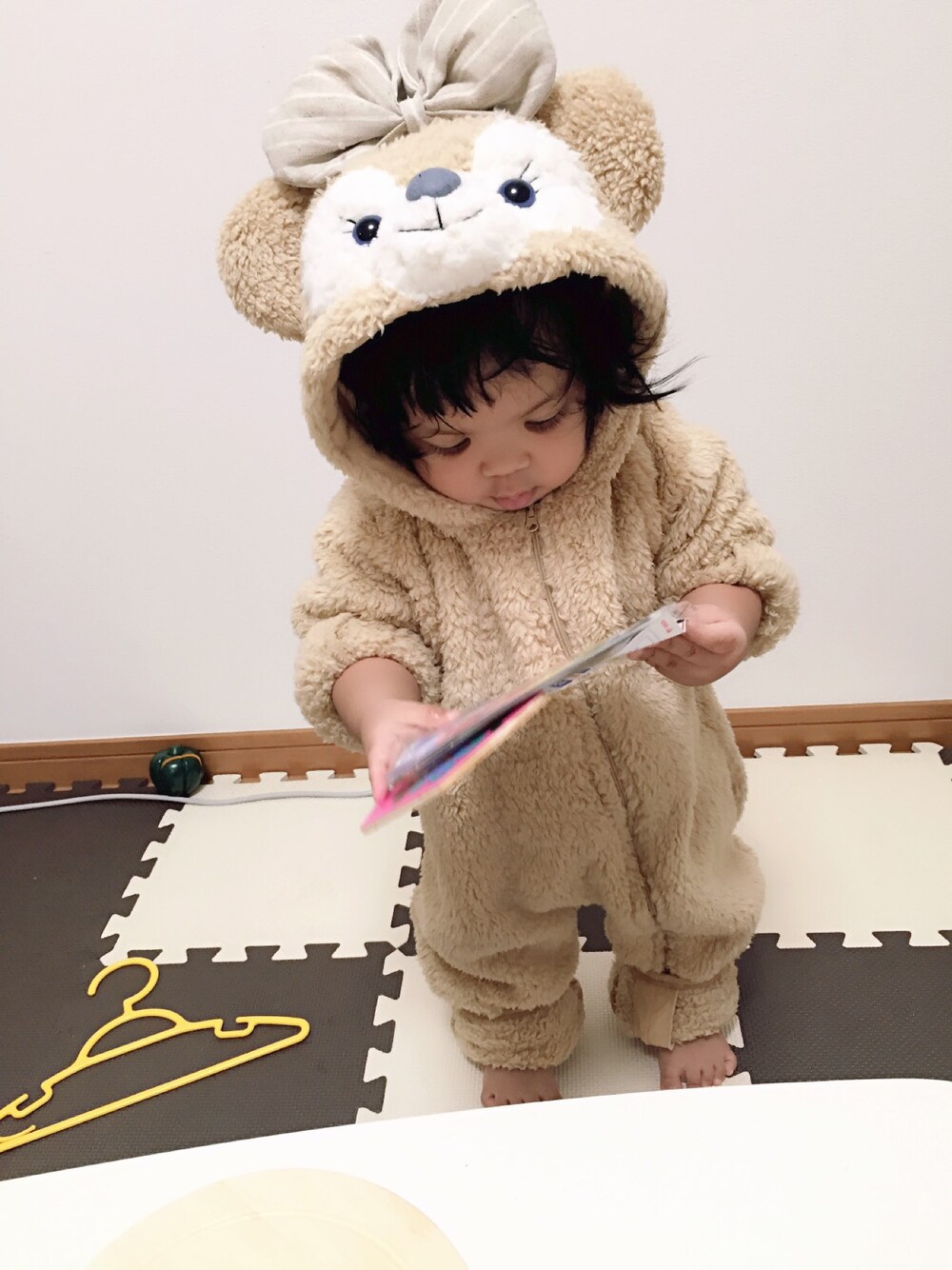 「シェリーメイ、もこもこ、クオーター、1歳」｜「Handmadeのアイテム（つなぎ/オールインワン、ベージュ系）」を使った、じゅにこ♡さん（レディース・80cm）の秋コーディネートの1枚目の写真