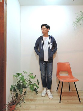 「アイテム（バングル/リストバンド、イエロー系）」を使った、ReTrickさん（メンズ・170cm）の秋コーディネート
