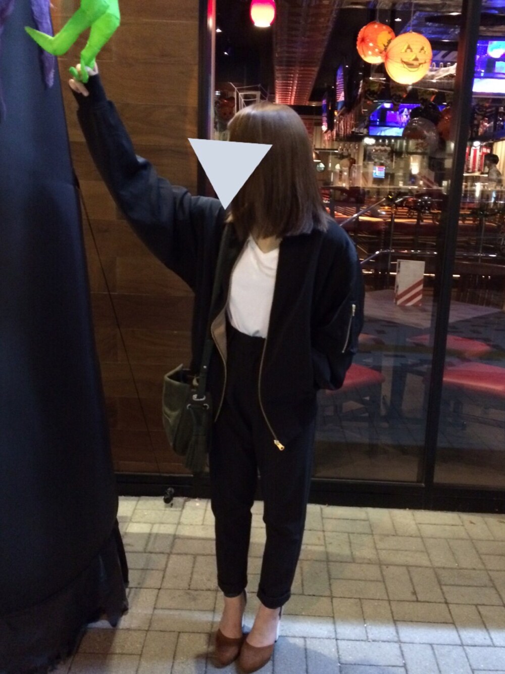 「名古屋駅、大人ストリート」｜「mysticのアイテム（ブルゾン、ブラック系）」を使った、YU-KIさん（レディース・151cm）の秋コーディネートの1枚目の写真