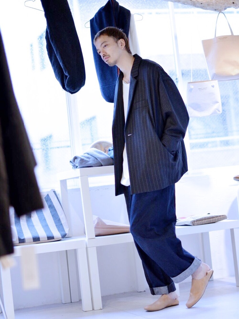 「冬のSALEで買いました！（アウター）、SUPRAM、OVIE STUDIO、カジュアルストリート、my beautiful landlet、AUTTAA、無印良品、スーツスタイル」｜「my beautiful landletのアイテム（テーラードジャケット、ブラック系）」を使った、トヲルさん（メンズ・180cm）の冬コーディネートの1枚目の写真