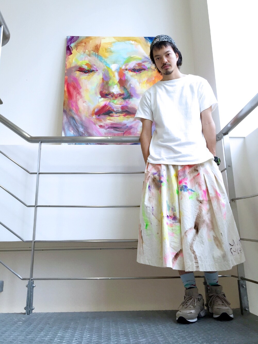 「夏、楽チンコーデ、白Tシャツ、ゆるコーデ、キャップ、ZOZO夏セール2015、reebok、ペインターパンツ、アート、袴パンツ」｜「NEW ERAのアイテム（キャップ、ブラック系）」を使った、トヲルさん（メンズ・180cm）の夏コーディネートの1枚目の写真