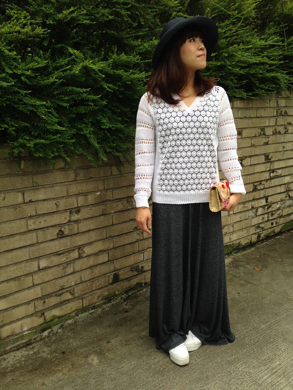 「summer、onepiece、united arrows、laula、white、SUPERGA、 Fatima morocco 」｜「LaulaのLaula 蕾絲花多針織上衣（ニット/セーター、ホワイト系）」を使った、UNITEDARROWSTAIPEI_WOMENSさん（レディース・159cm）の夏コーディネートの1枚目の写真