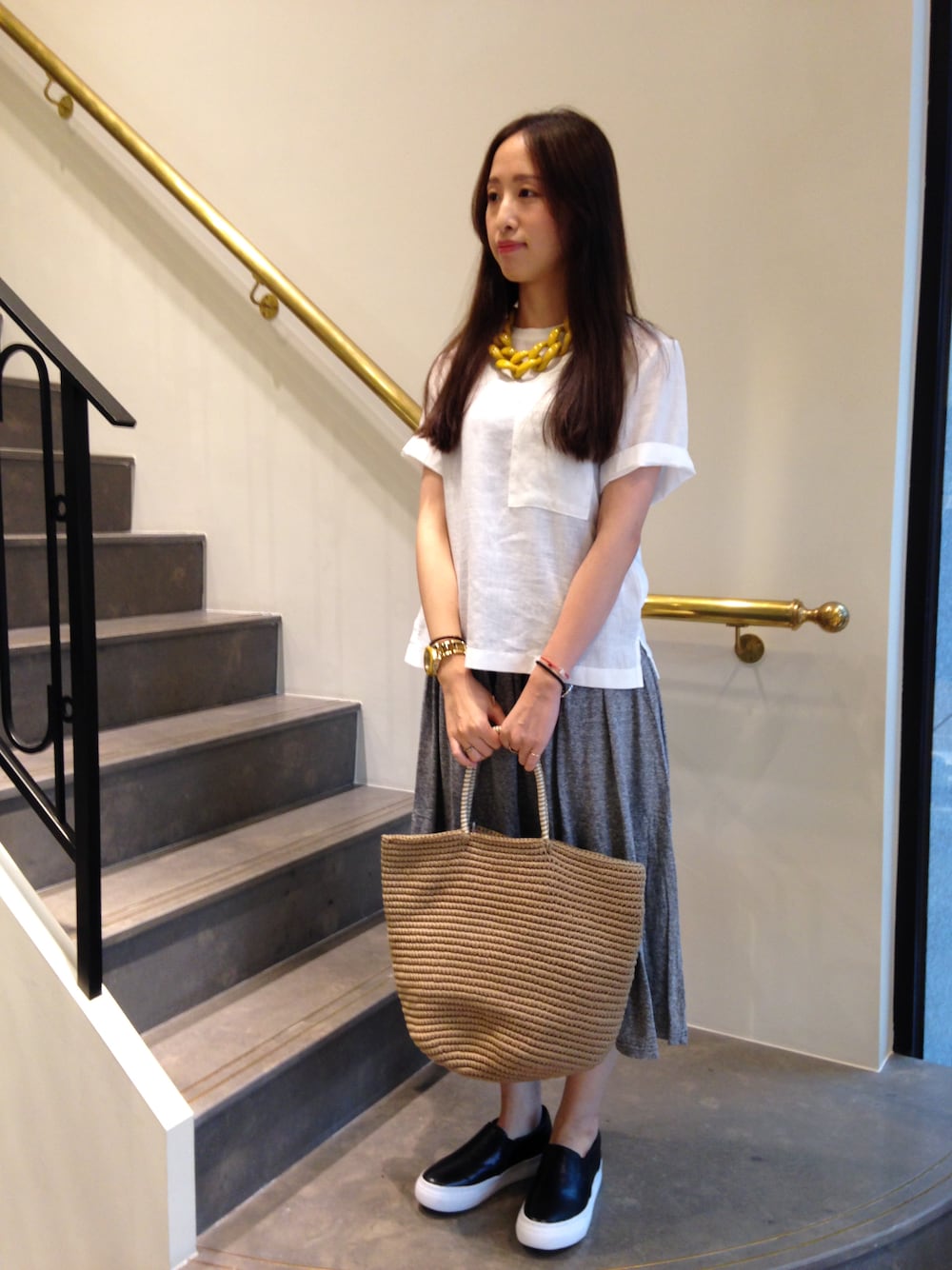 「united arrows、gray、white、 SENSI STUDIO、 DIANA BROUSSARD 」｜「UNITED ARROWSの麻料上衣（その他トップス、ホワイト系）」を使った、UNITEDARROWSTAIPEI_WOMENSさん（レディース・159cm）の夏コーディネートの1枚目の写真